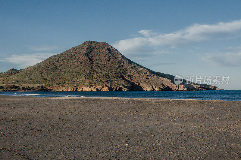 Monsul海滩位于西班牙Almeria的Cabo de Gata镇。